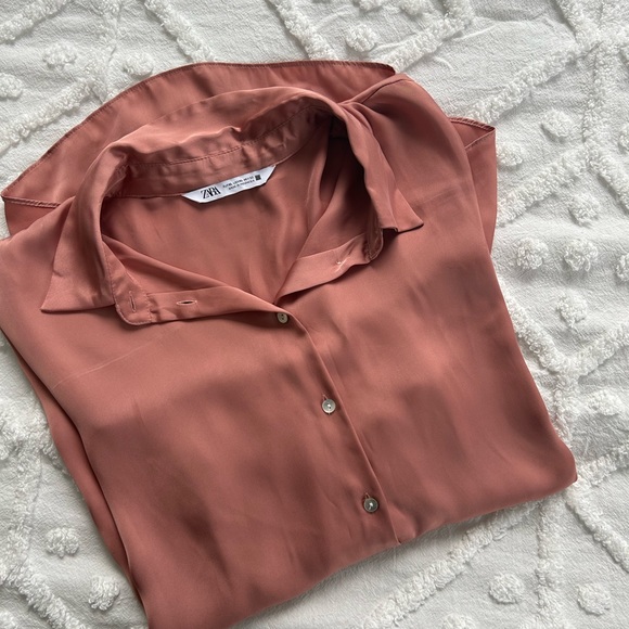 Zara Satin Button Up in a beautiful dusty pink - Picture 1 of 2